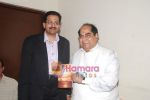 at Life an Odessey book launch in Ravindra Natya Mandir on 5th Nov 2010 (38).JPG